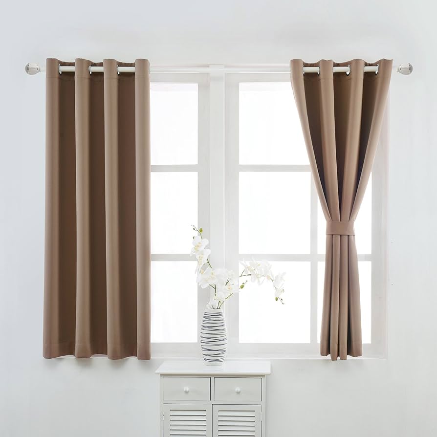 Amazon｜YOJA 単色遮光シアーパネルカーテン 52×84インチ 1枚 52